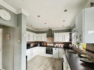 Kitchen- click for photo gallery